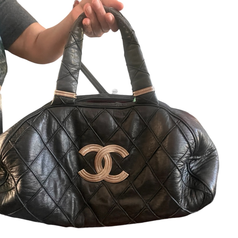 CHANEL Black Quilted Shoulder Bag with Silver Accents - Picture 7 of 7